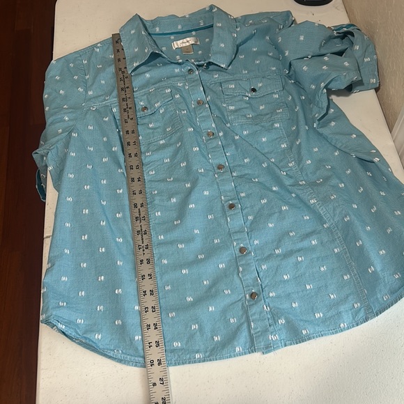 CJ Banks, Blue & White, Button Down Top With Roll Tab Sleeves, Size 1X - Picture 6 of 7